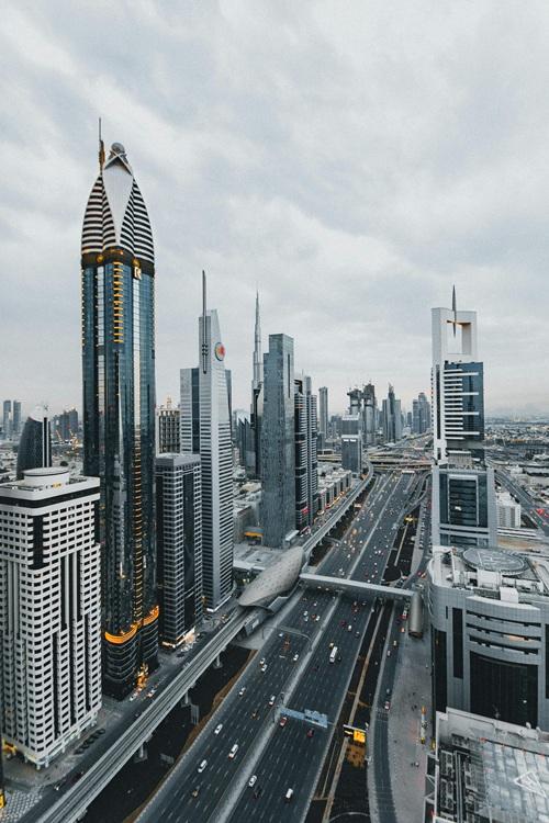 Townhouses vs Apartments: What’s Best for You in Dubai Off-Plan Market? (2025 Guide)